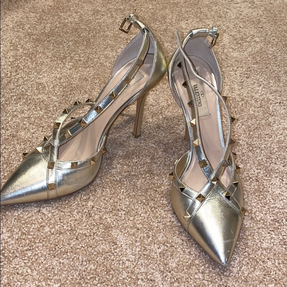 Valentino rockstud Gucci louboutin pump heels shoe
